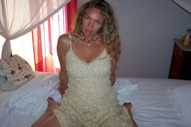 Recherche un homme seul
