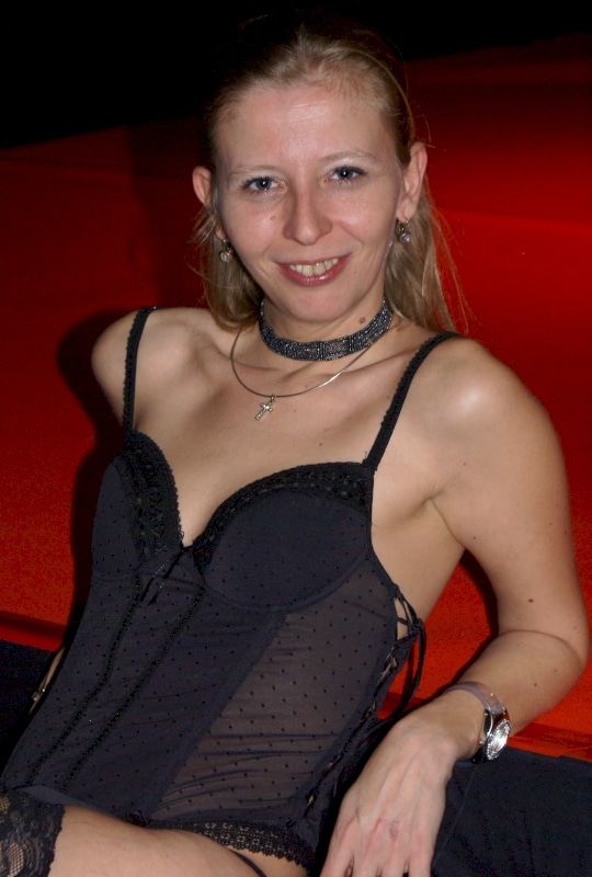 Rencontre pour femme adultère entre adultes qui savent ce qu'ils veulent pour une chienne sur le 92